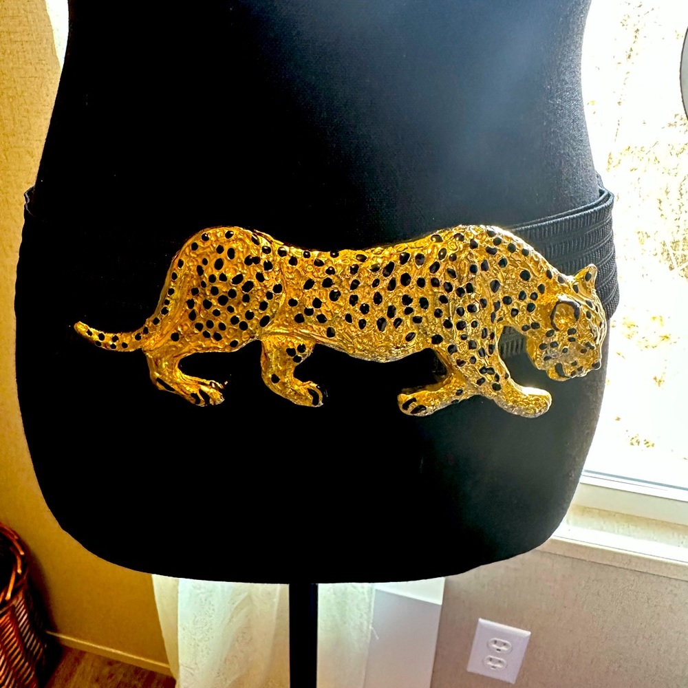 Beautiful Vintage 1987 Mimi Din Belt w Cheetah Motif Buckle gold black signed